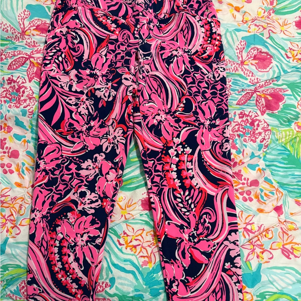 Lilly Pulitzer corso size 8 Vibrant Pink and Navy Patterned Pants